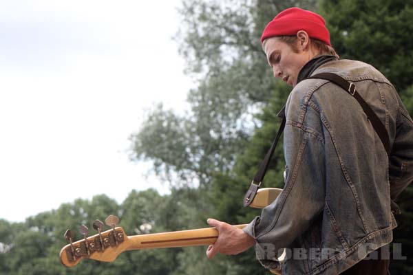 OUGHT - 2015-05-24 - PARIS - Parc de la Villette - 